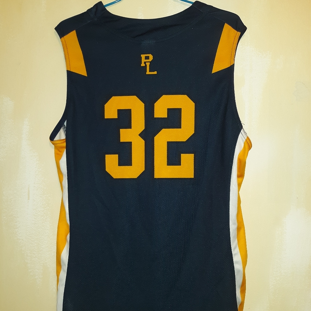 Lakers pl number 32 Jersey man's size L pre owned